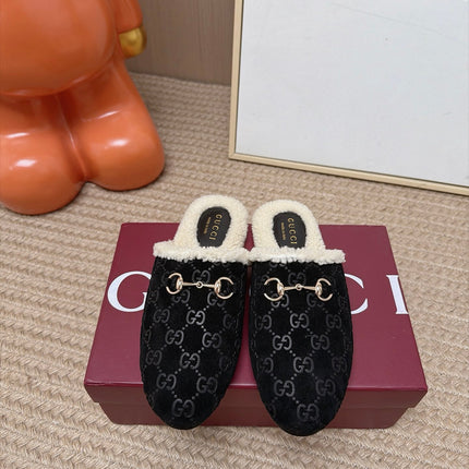 GUCCI 26S SHEARLING-LINED MULES IN BLACK SUEDE
