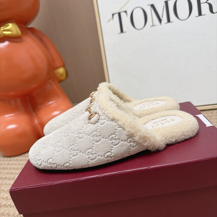 GUCCI 26S SHEARLING-LINED MULES IN OFF WHITE SUEDE