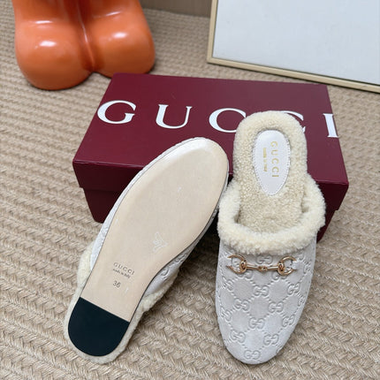 GUCCI 26S SHEARLING-LINED MULES IN OFF WHITE SUEDE
