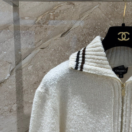 CHANEL 25S CASHMERE HALF-ZIP T-SHIRT 318