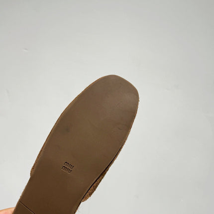 MIUMIU 26S MULE LOAFERS IN CARAMEL BROWN SUEDE LOGO