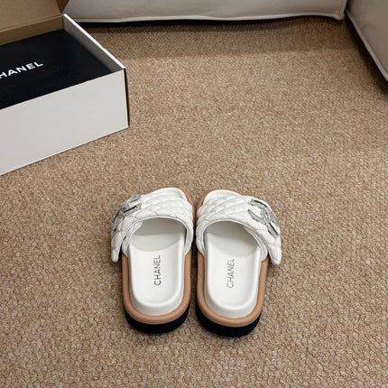 CHANEL 26S SLIDE SANDALS IN WHITE QUILTED CALFSKIN SILVER HARDWARE