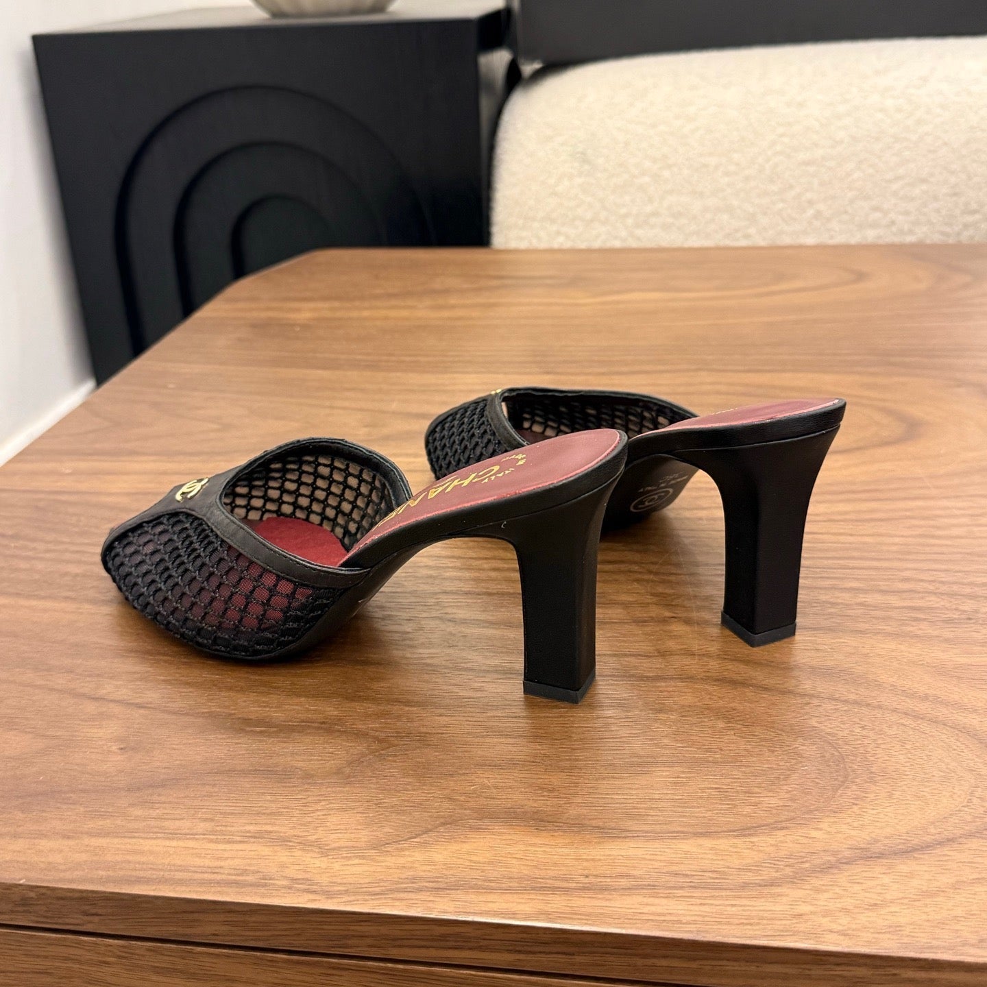 26S COCO BEACH MULES IN BLACK MESH AND FARBIC