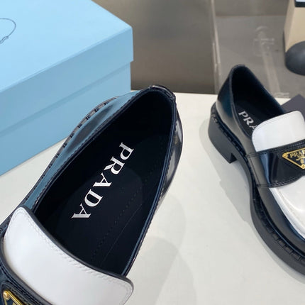 PRADA 26S LOAFERS IN BLACK AND WHITE CALFSKIN WITH LOGO