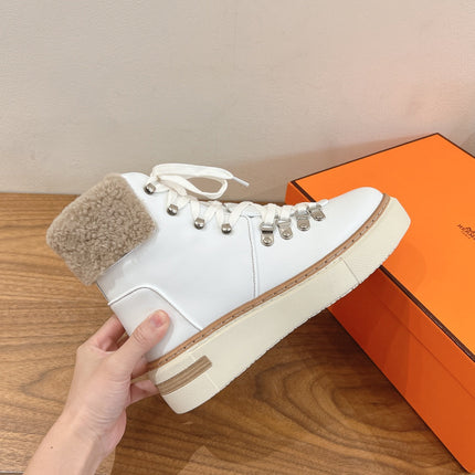 HM 26S SHEARLING HIKING BOOTS IN WHITE CALFSKIN