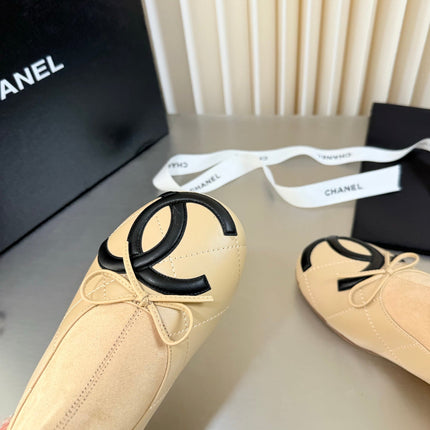 CHANEL 26S ANKLE BOOTS IN BEIGE CALFSKIN AND SUEDE SQUARE TOE