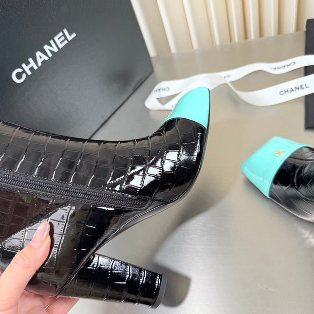 CHANEL 26S ZIPPER BOOTS 75 MM IN BLACK PATENT LEATHER CROCODILE EMBOSSED AND LIGHT BLUE CALFSKIN