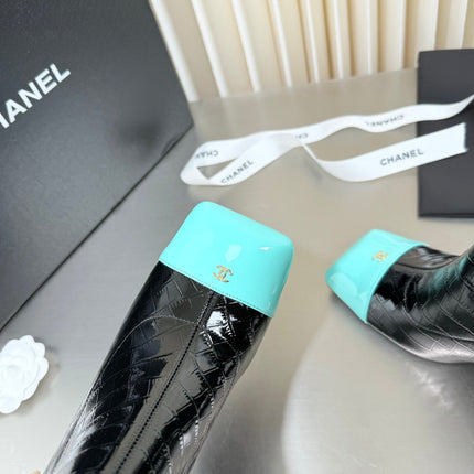CHANEL 26S ZIPPER BOOTS 75 MM IN BLACK PATENT LEATHER CROCODILE EMBOSSED AND LIGHT BLUE CALFSKIN