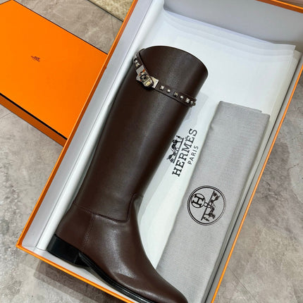 HM 25S KNEE-HIGH FLAT BOOTS IN DARK BROWN LAMBSKIN WITH SILVER HARDWARE
