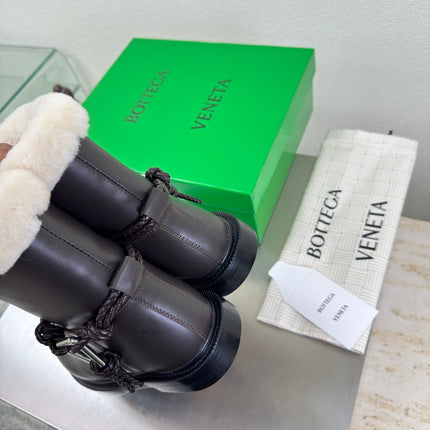 BOTTEGA VENETA 26S FUR-LINED BOOTS IN DARK BROWN CALFSKIN AND WHITE WOOL