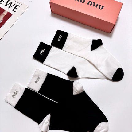 MIUMIU 26S CREW SOCKS 415689 (1 BOX)