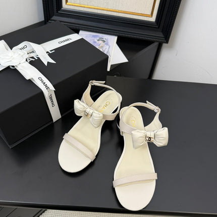 FLAT SANDALS IN WHITE CALFSKIN WITH BOW
