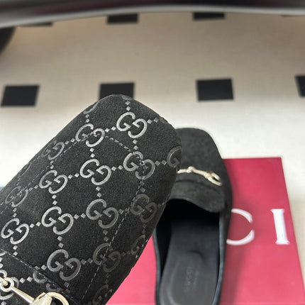 GUCCI 26S HORSEBIT LOAFER MULES IN BLACK SUEDE