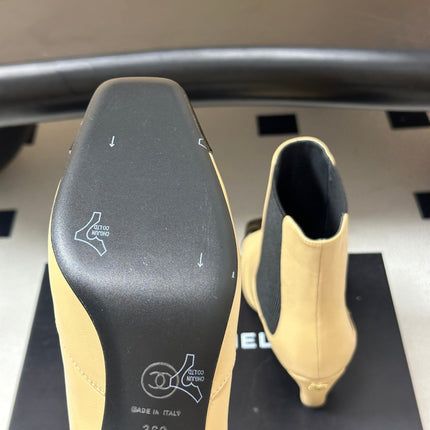 CHANEL 26S ANKLE BOOTS 60 MM IN BEIGE CALFSKIN AND BLACK PATENT
