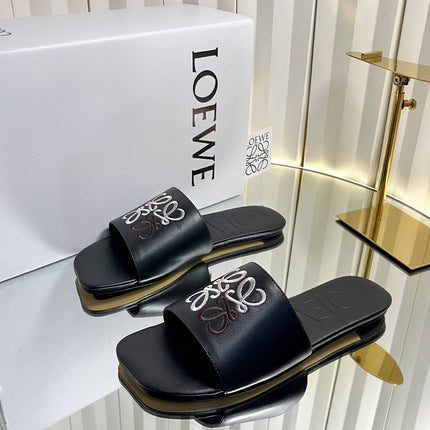 LOEWE 26S LOGO-EMBROIDERED SANDALS IN BLACK CALFSKIN