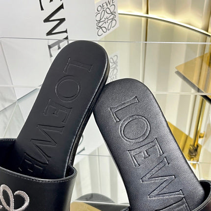 LOEWE 26S LOGO-EMBROIDERED SANDALS IN BLACK CALFSKIN