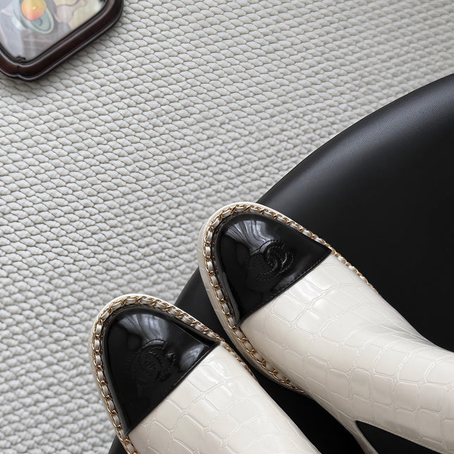 CHANEL 26S CHELSEA ANKLE BOOTS 70 MM  IN WHITE EMBOSSED AND BLACK PATENT