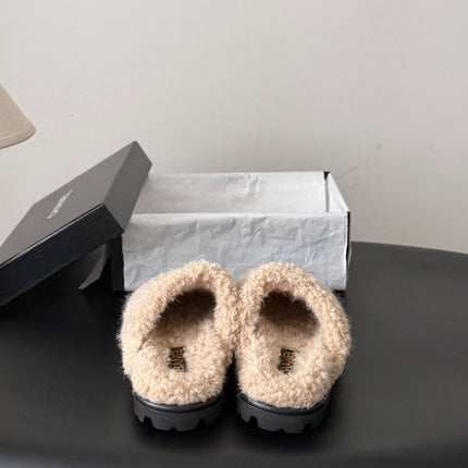 CHANEL 26S SLIDE SANDALS IN BEIGE SHEARLING UPPER AND LINING WITH BLACK CC LOGO