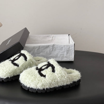 CHANEL 26S SLIDE SANDALS IN IVORY SHEARLING UPPER AND LINING WITH BLACK CC LOGO