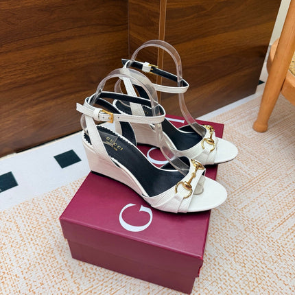 GUCCI 26S WEDGE SANDALS 80 MM IN WHITE CROCODILE EMBOSSED LEATHER