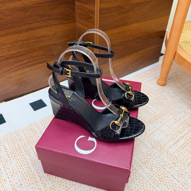 GUCCI 26S WEDGE SANDALS 80 MM IN BLACK CROCODILE EMBOSSED LEATHER