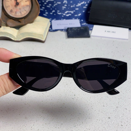MONTAIGNE SUNGLASS 578115 IN BLACK ACETATE