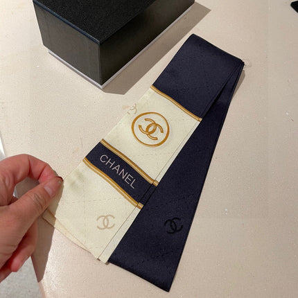 CHANEL 26S TWILLY SCARF IN SILK 424005