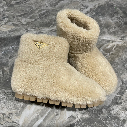 PRADA 26S ANKLE BOOTS IN BEIGE FUR