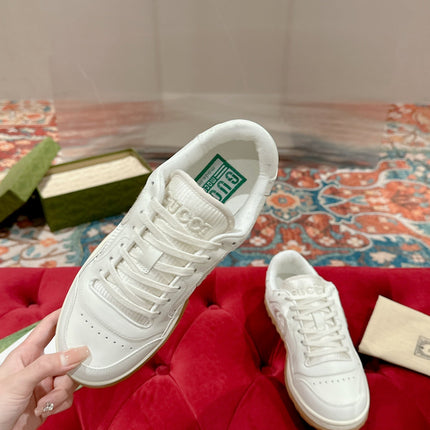 GUCCI 26S SNEAKERS IN WHITE CALFSKIN WITH LOGO
