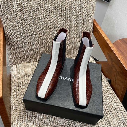 CHANEL 26S ANKLE BOOTS IN BROWN CROCODILE EMBOSSED CALFSKIN WITH WHITE TRIM