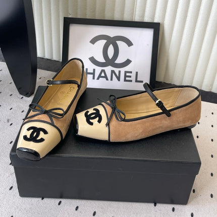 CHANEL 26S SQUARE TOE MARY JANE BALLET FLATS IN BEIGE SUEDE AND BEIGE PATENT CALFSKIN