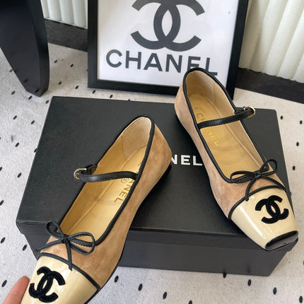 CHANEL 26S SQUARE TOE MARY JANE BALLET FLATS IN BEIGE SUEDE AND BEIGE PATENT CALFSKIN