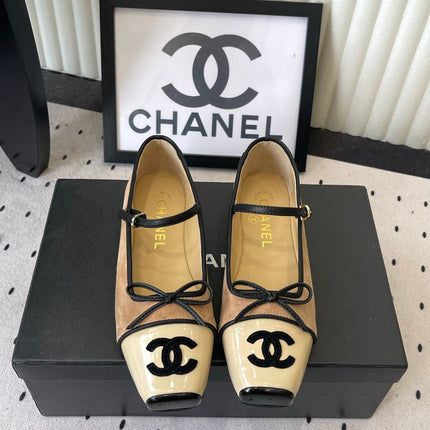 CHANEL 26S SQUARE TOE MARY JANE BALLET FLATS IN BEIGE SUEDE AND BEIGE PATENT CALFSKIN