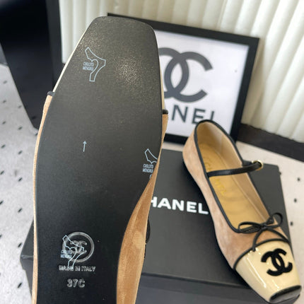 CHANEL 26S SQUARE TOE MARY JANE BALLET FLATS IN BEIGE SUEDE AND BEIGE PATENT CALFSKIN