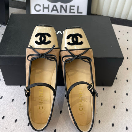 CHANEL 26S SQUARE TOE MARY JANE BALLET FLATS IN BEIGE SUEDE AND BEIGE PATENT CALFSKIN