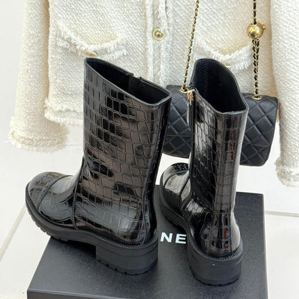 CHANEL 26S MID CALF BOOTS 45MM IN BLACK GLOSSY CROC EMBOSSED CALFSKIN WITH PERFORATED CC LOGO CAP TOE