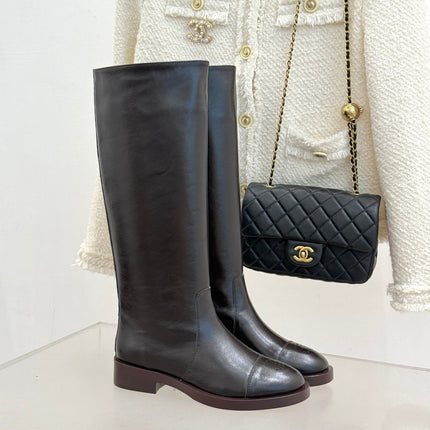CHANEL 26S KNEE HIGH BOOTS 45MM IN DARK BROWN SMOOTH CALFSKIN WITH CC LOGO CAP TOE