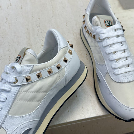 VALENTINO 26S ROCKRUNNER SNEAKERS IN WHITE CALFSKIN AND BEIGE FABRIC