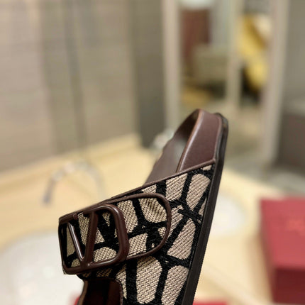 VALENTINO 26S VELCRO SANDALS IN BROWN LEATHER AND BEIGE JACQUARD FABRIC WITH HARDWARE