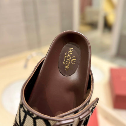 VALENTINO 26S VELCRO SANDALS IN BROWN LEATHER AND BEIGE JACQUARD FABRIC WITH HARDWARE