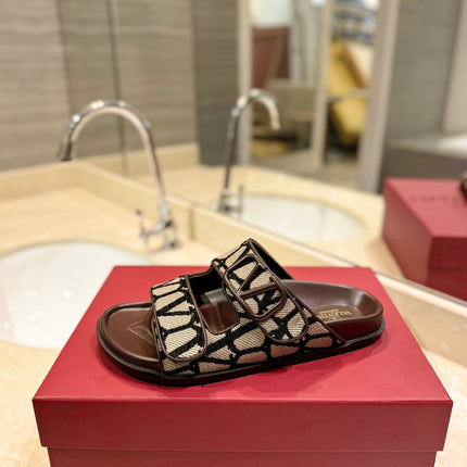 VALENTINO 26S VELCRO SANDALS IN BROWN LEATHER AND BEIGE JACQUARD FABRIC WITH HARDWARE