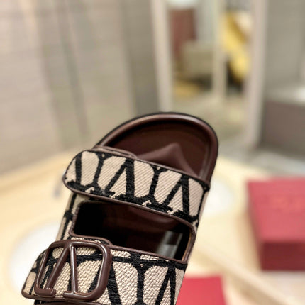 VALENTINO 26S VELCRO SANDALS IN BROWN LEATHER AND BEIGE JACQUARD FABRIC WITH HARDWARE