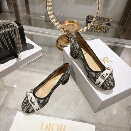 DIOR 26S BLOCK HEEL PUMPS 35MM IN BLACK AND BEIGE OBLIQUE JACQUARD WITH FRONT BOW