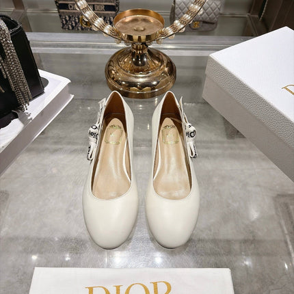 DIOR 26S LOW HEEL PUMPS 30MM IN IVORY WHITE CALFSKIN WITH BOW