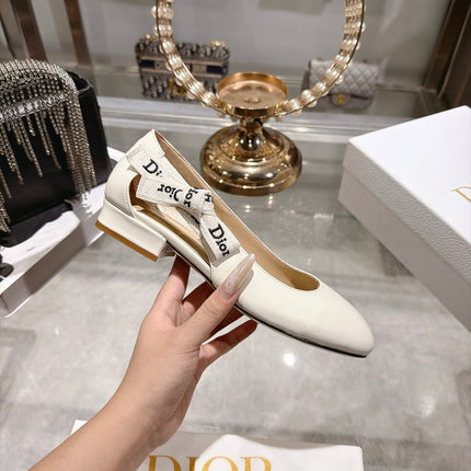DIOR 26S LOW HEEL PUMPS 30MM IN IVORY WHITE CALFSKIN WITH BOW