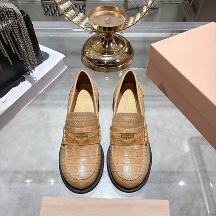 MIUMIU 26S BLOCK HEEL LOAFERS 55MM IN BEIGE CROCODILE EMBOSSED CALFSKIN GOLD HARDWARE