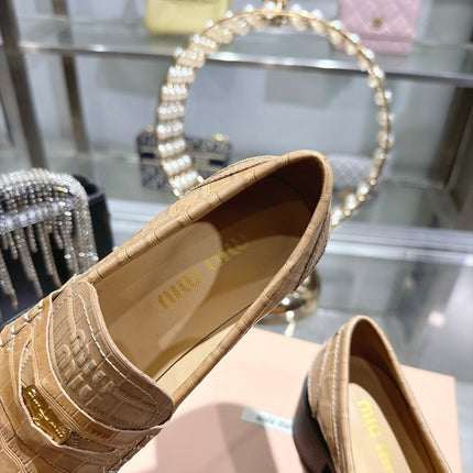 MIUMIU 26S BLOCK HEEL LOAFERS 55MM IN BEIGE CROCODILE EMBOSSED CALFSKIN GOLD HARDWARE