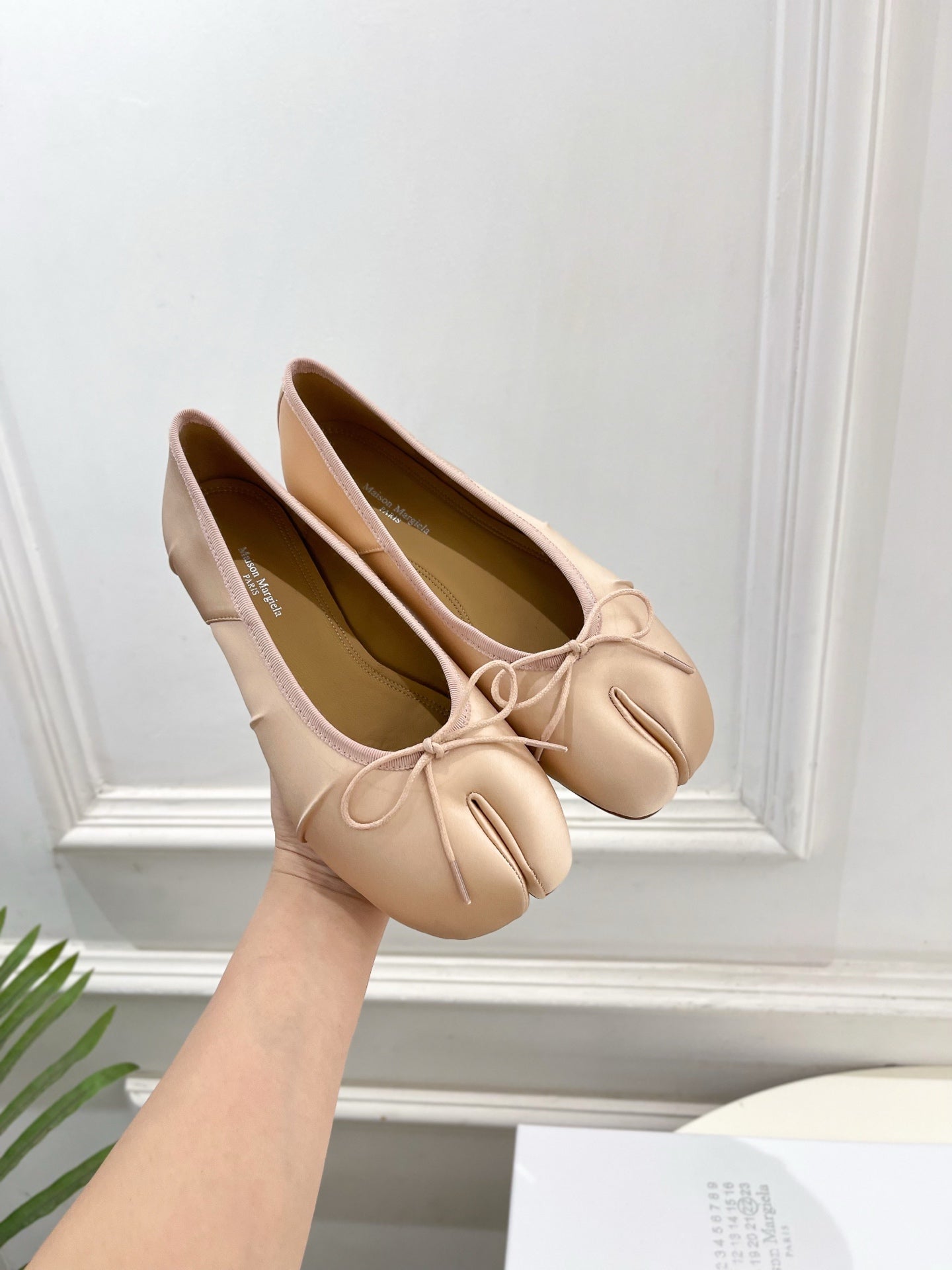 26S SPLIT-TOE BALLET FLATS IN NUDE PINK SILK