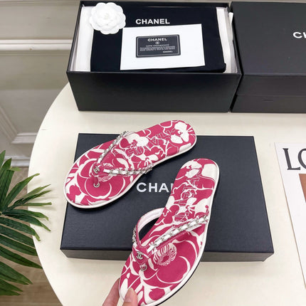 CHANEL 26S THONG SANDALS IN PINK AND WHITE FLORAL PRINT FABRIC