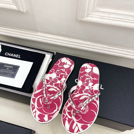 CHANEL 26S THONG SANDALS IN PINK AND WHITE FLORAL PRINT FABRIC
